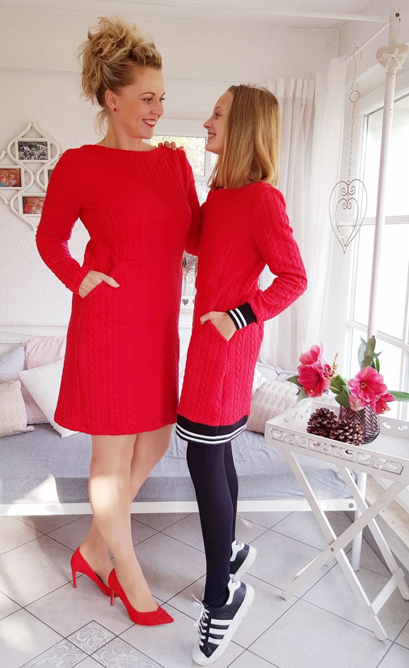 Dehnbarer Strickstoff mit Zopfmuster, Ecru – Bild 8