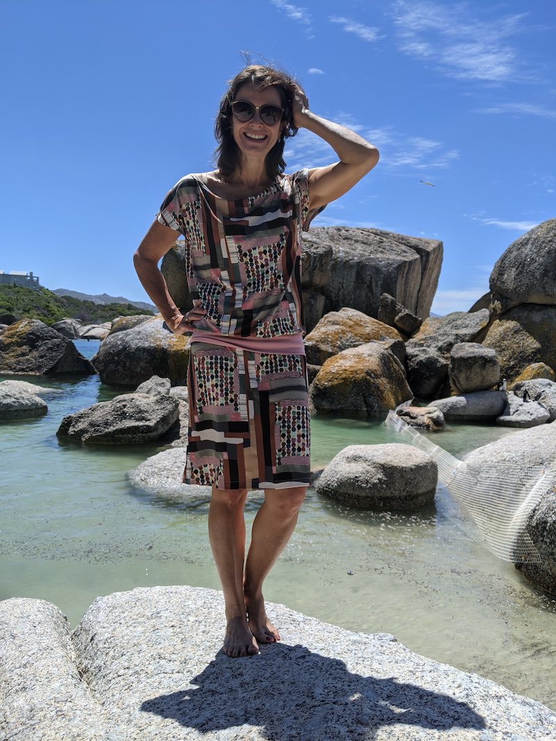 Viskosejersey, grafisches Muster / Tupfen Retro Look – Taupe / Altrosa – Bild 3