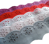 Baumwollspitze mit Blumen, Grau – 3 Meter