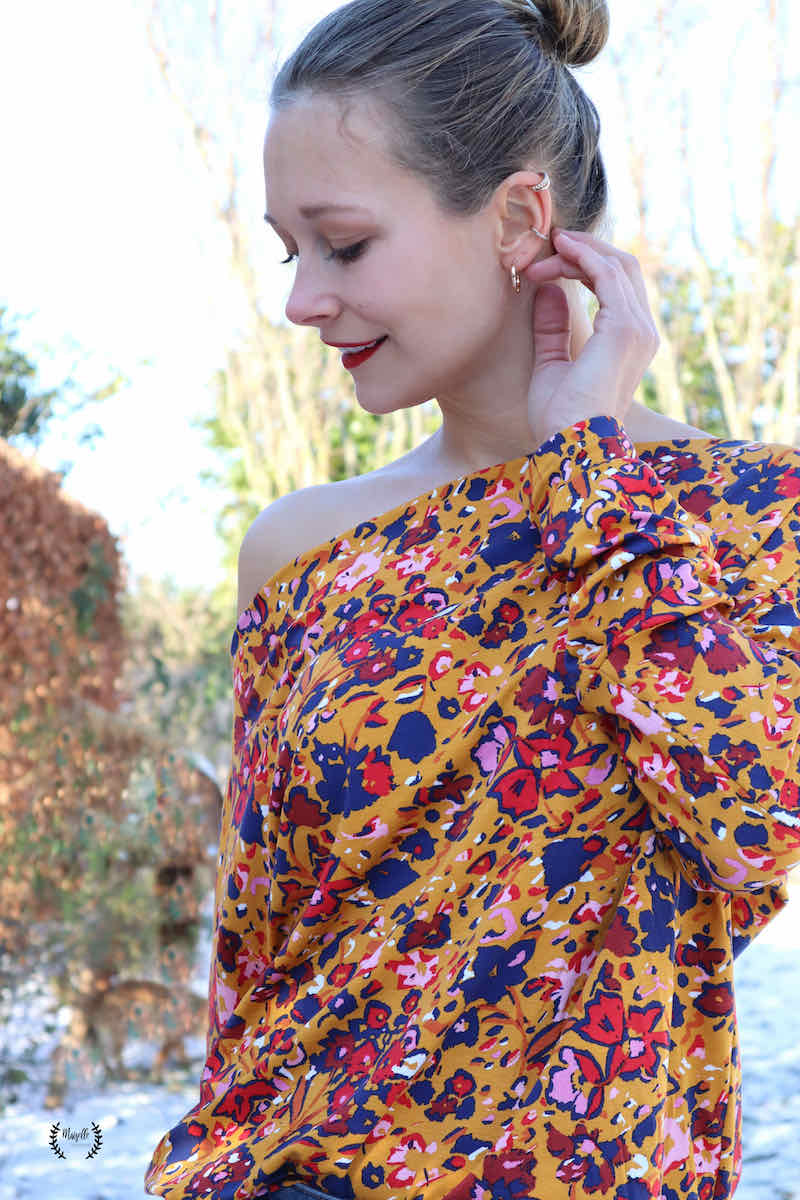 Viskosejersey, Blumenmusterung Blau / Rot auf Gelb – Bild 3