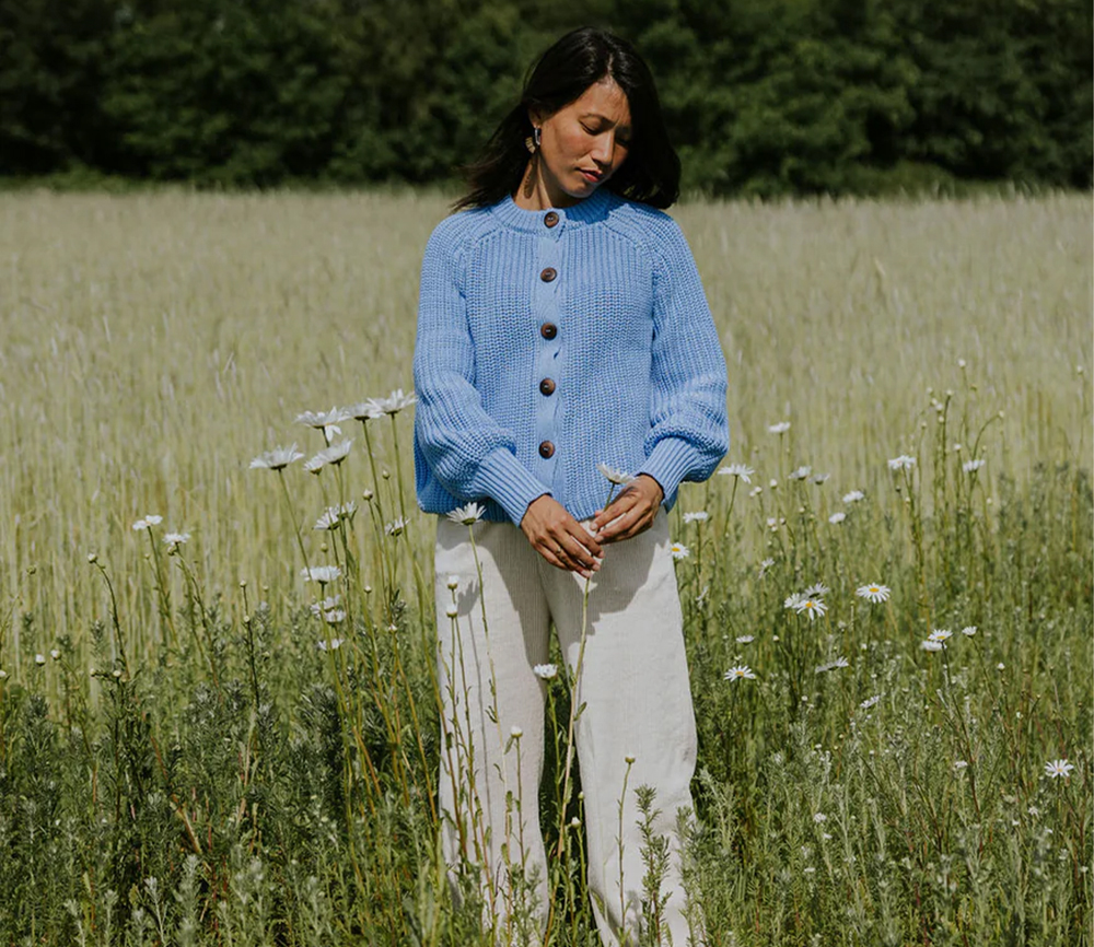 YUKI – Strickjacke Chunky Knit Women, CORNFLOWER, Bio Baumwolle – Bild 3